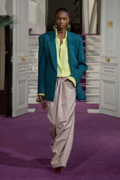 Look 32